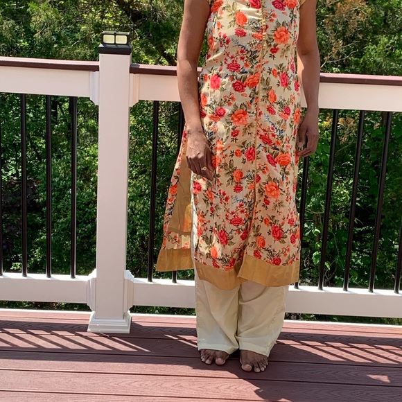 Semi party wear dress - Picture 2 of 3